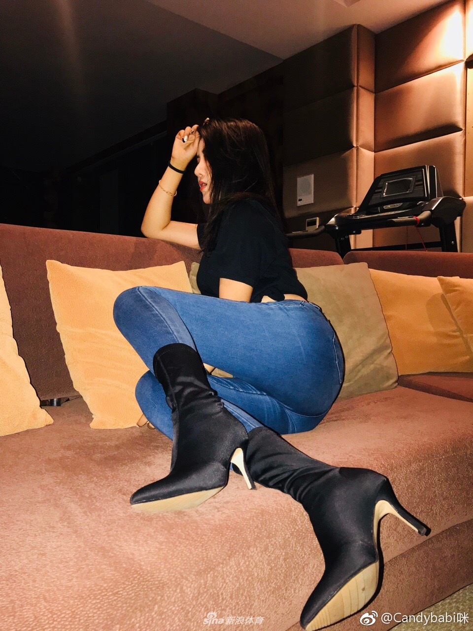 喜爱篮球的AJ girl！想和她一起打球吗