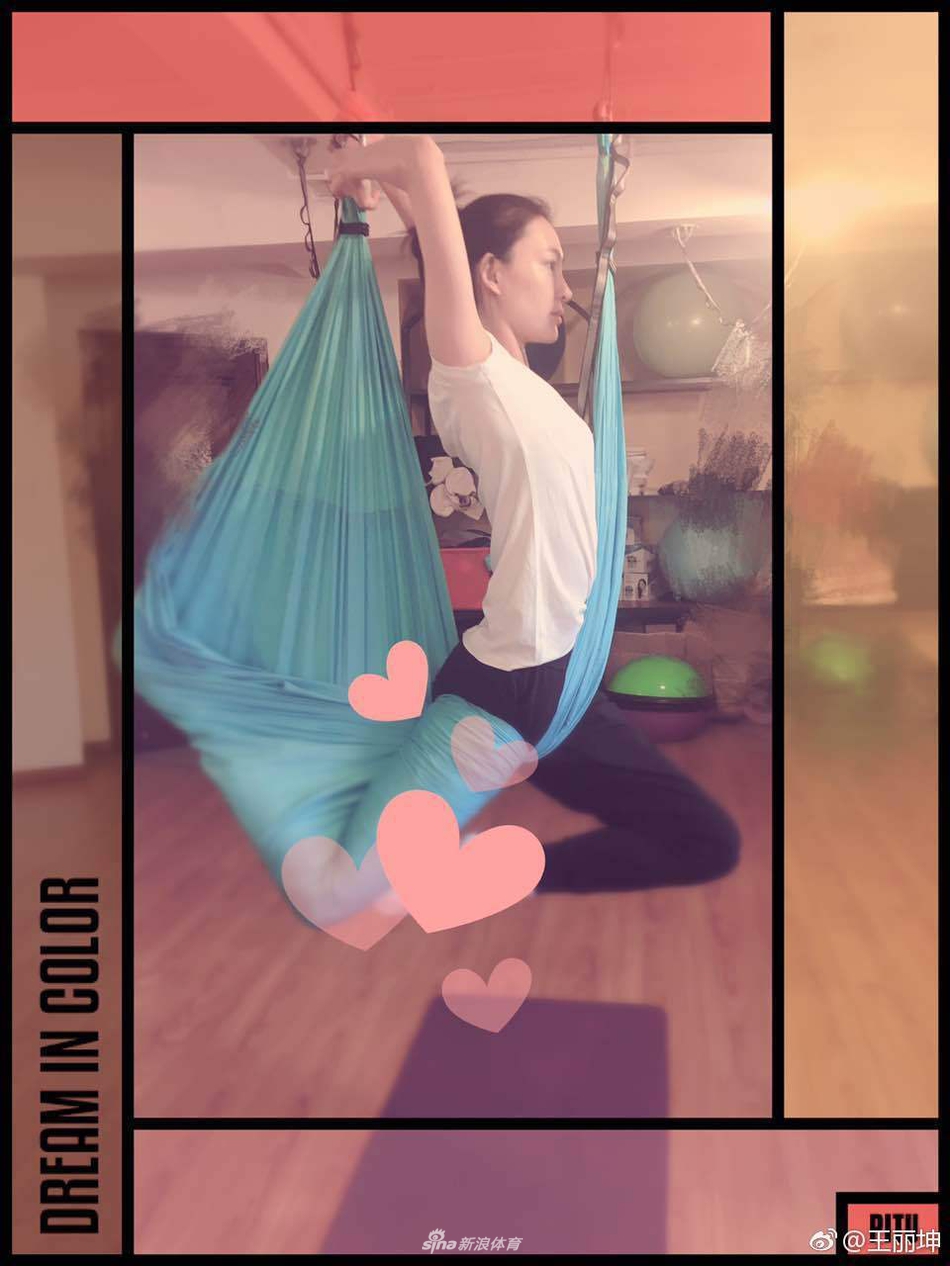 美女演员王丽坤一字马展现超强舞蹈功底