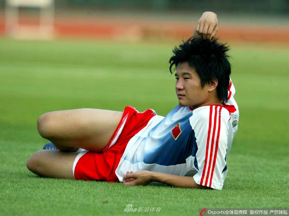 李金羽45岁生日快乐 回顾匆匆那年青涩照