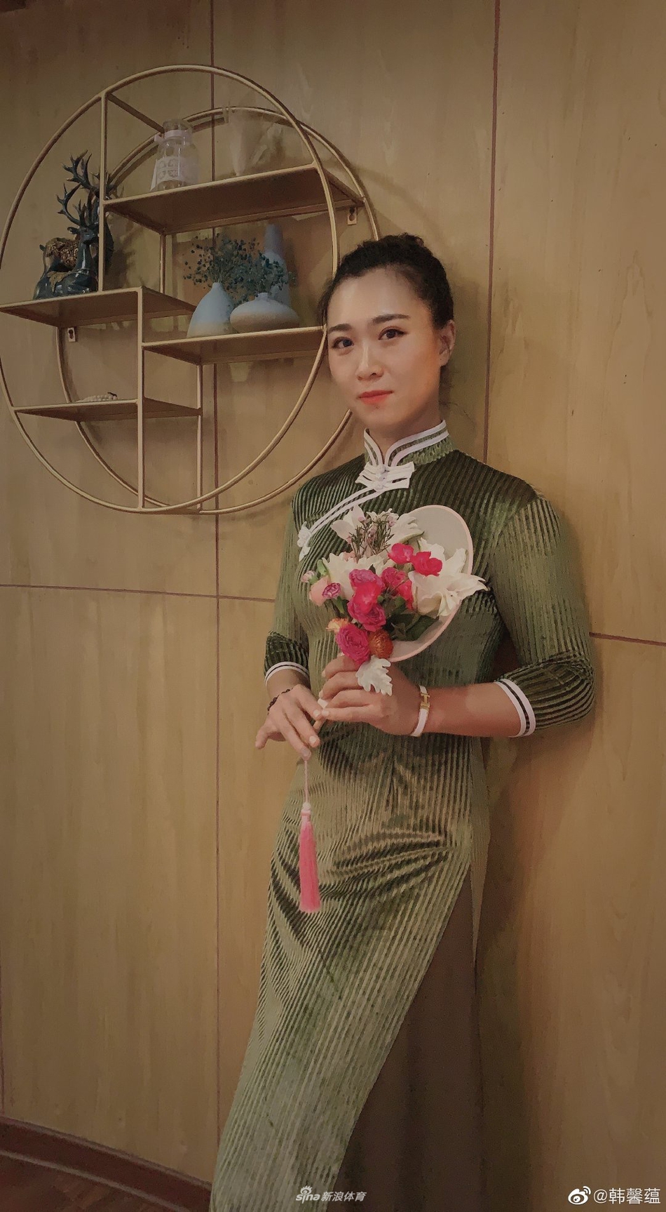 网球金花韩馨蕴古风旗袍美照优雅气质夺目