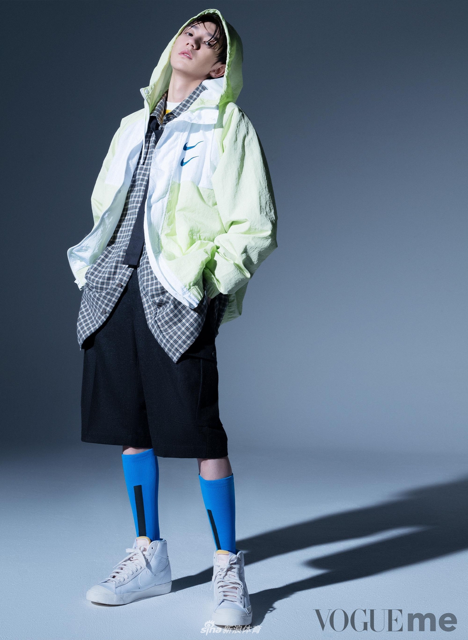 王源运动系时尚大片曝光 街头风造型阳光帅气活力足