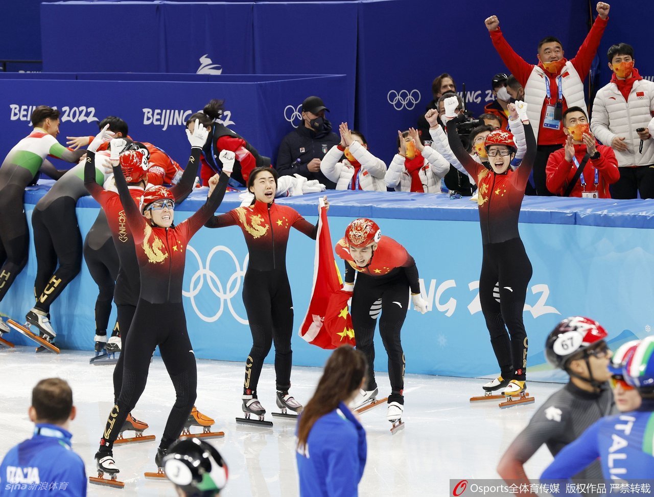 中国代表团北京冬奥会首金！混接团体中国夺冠