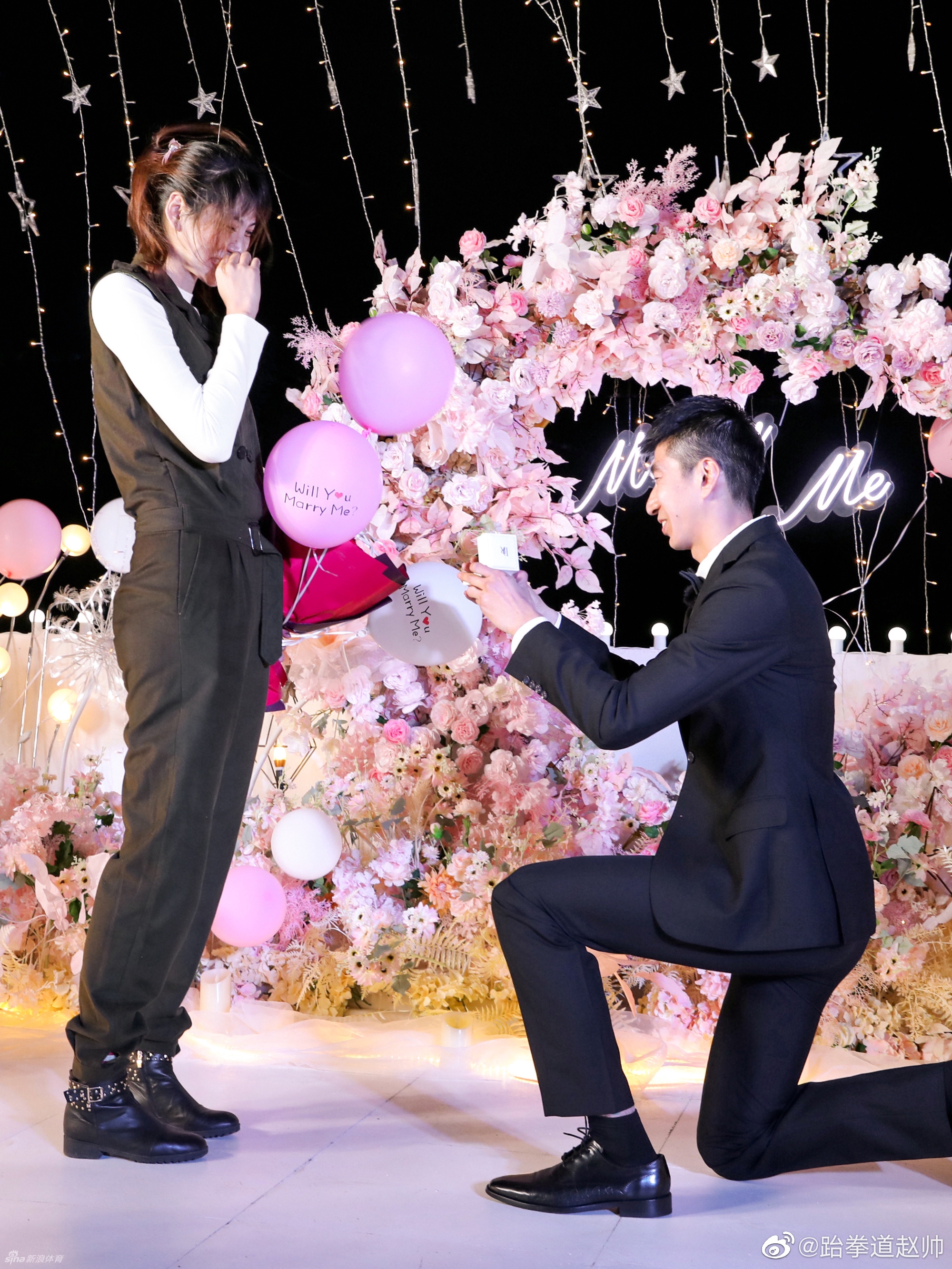 奥运冠军赵帅向队友郑姝音求婚成功