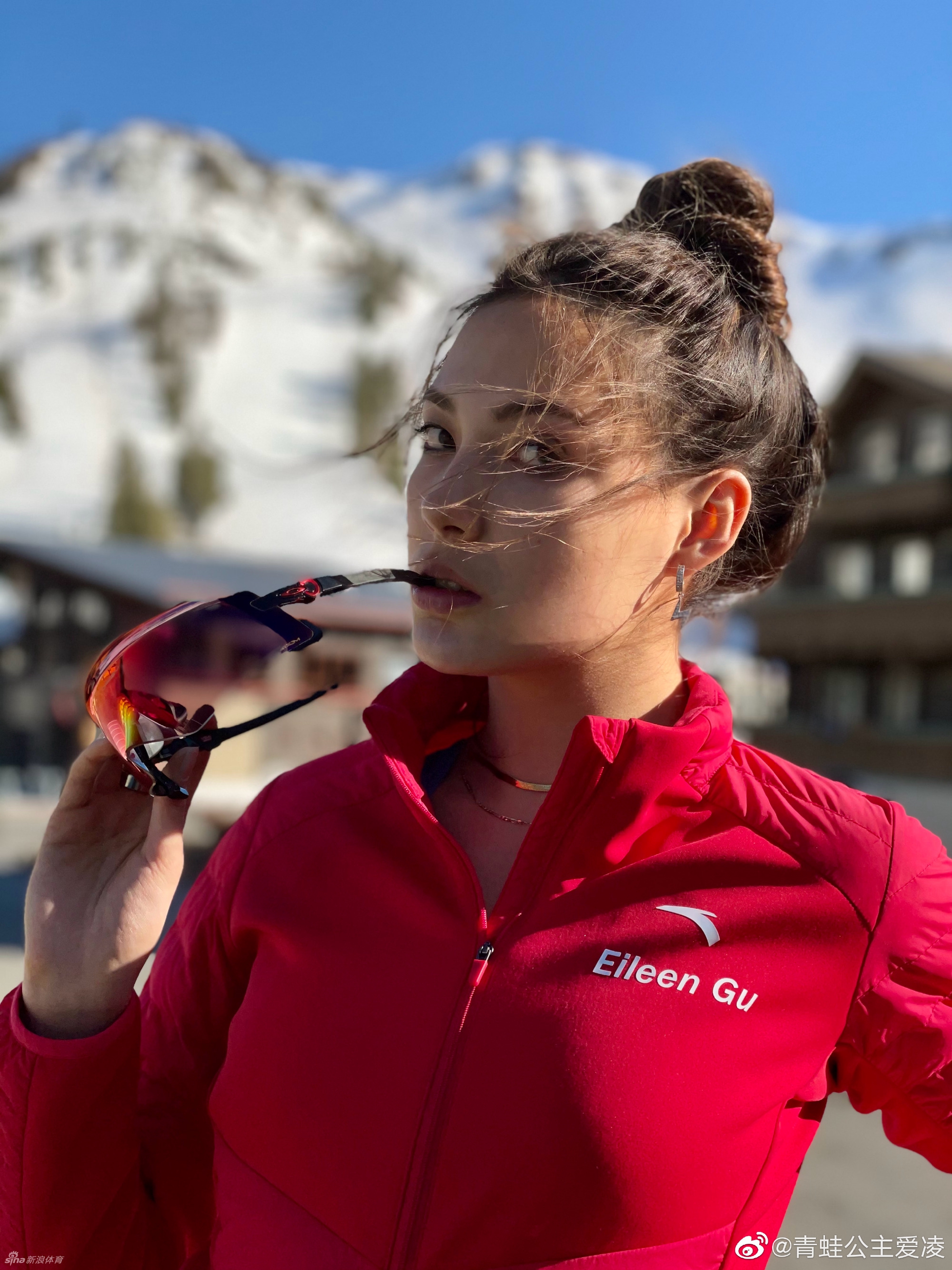 冰雪美女谷爱凌拍运动写真