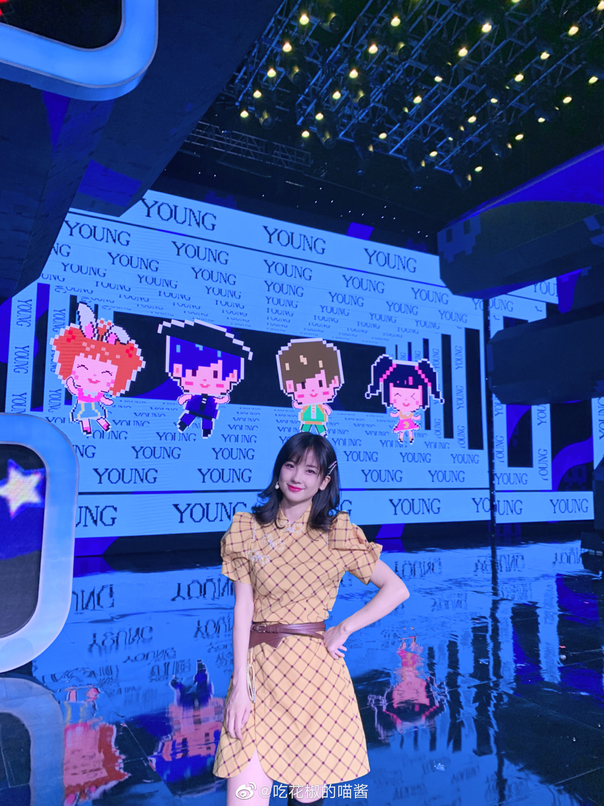 央视女主持王冰冰穿潜水服素颜出镜