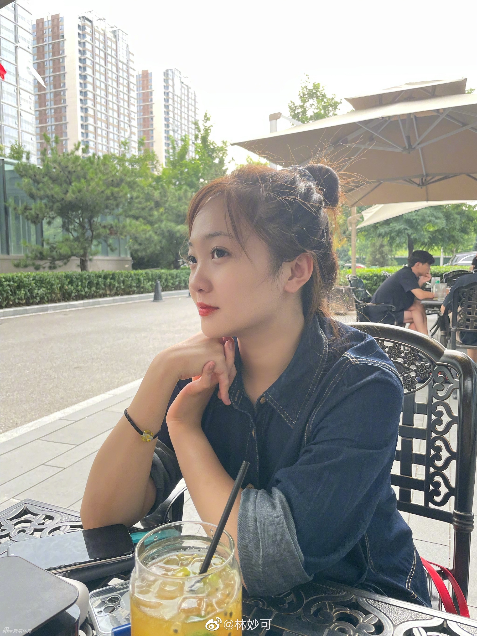 林妙可成功追星奥运冠军杨倩