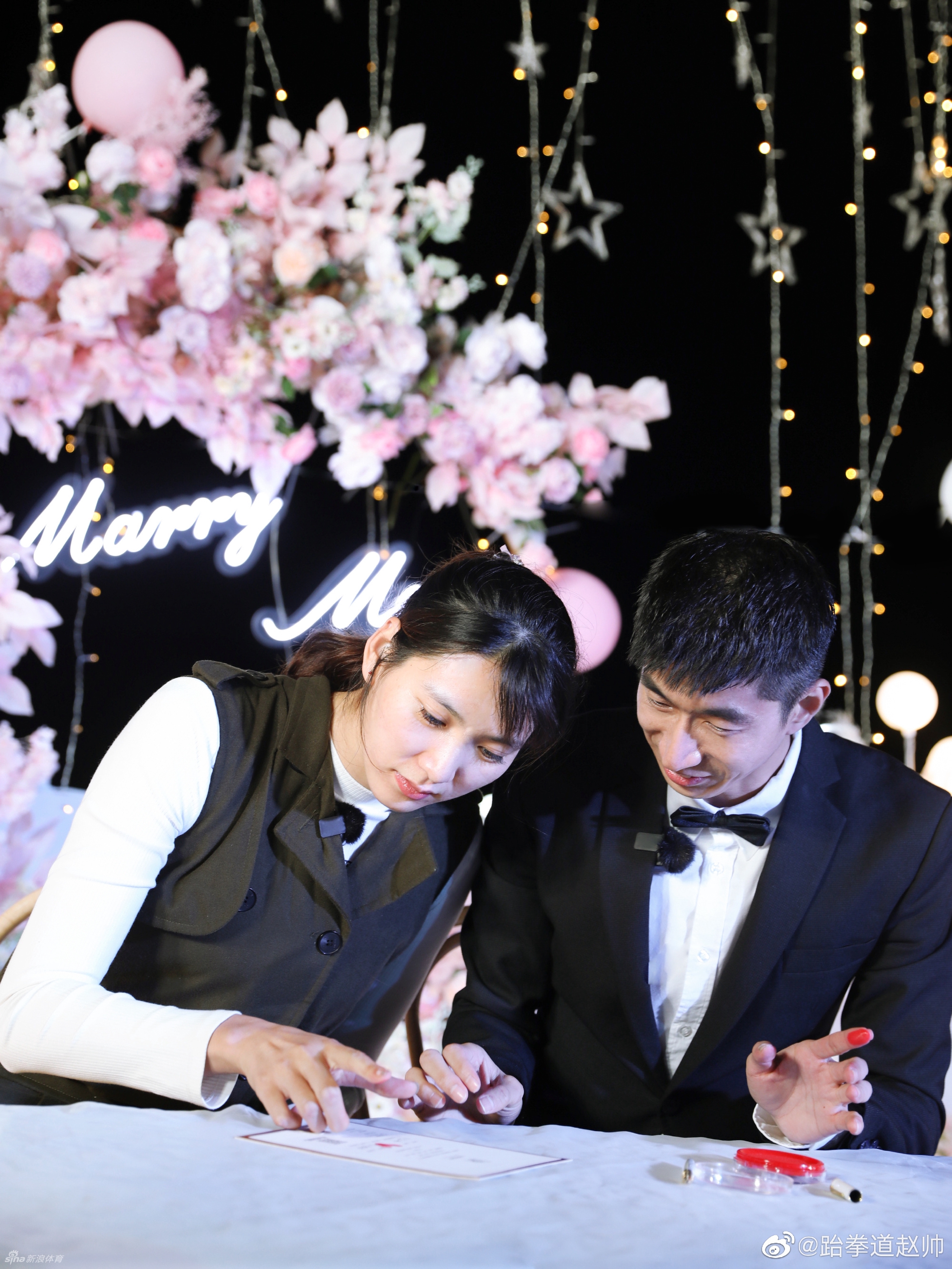 奥运冠军赵帅向队友郑姝音求婚成功