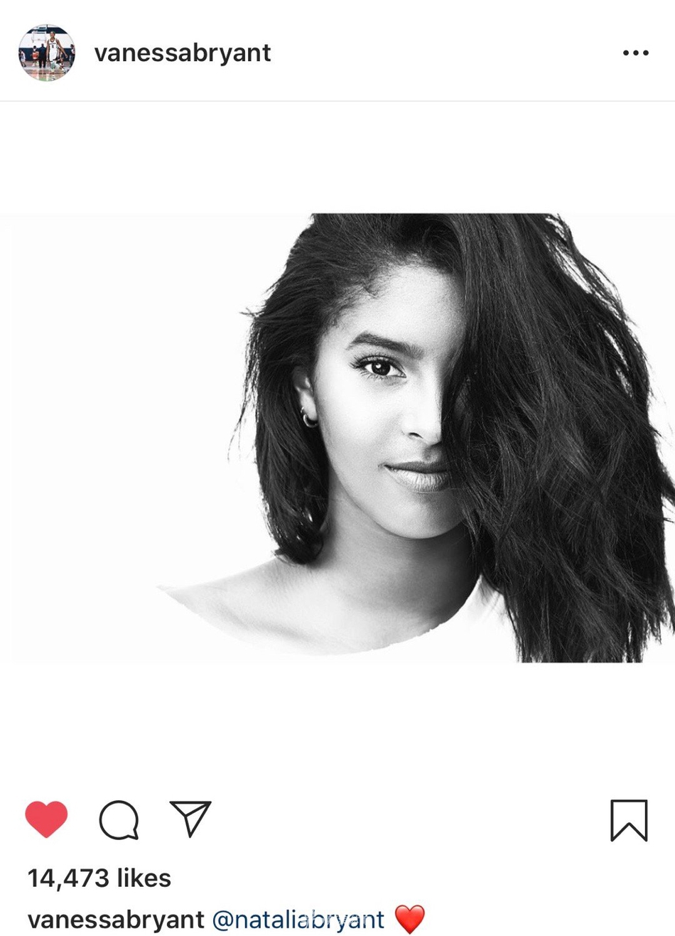 瓦妮莎晒自己和大女儿写真 感慨女儿眼睛像爸爸科比