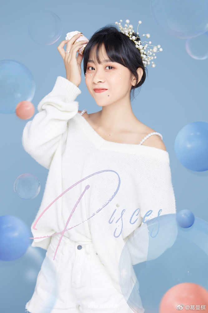 田径女神葛曼棋甜美写真曝光 黑白装扮各有千秋