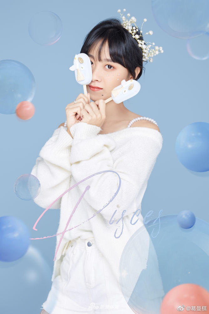 田径女神葛曼棋甜美写真曝光 黑白装扮各有千秋