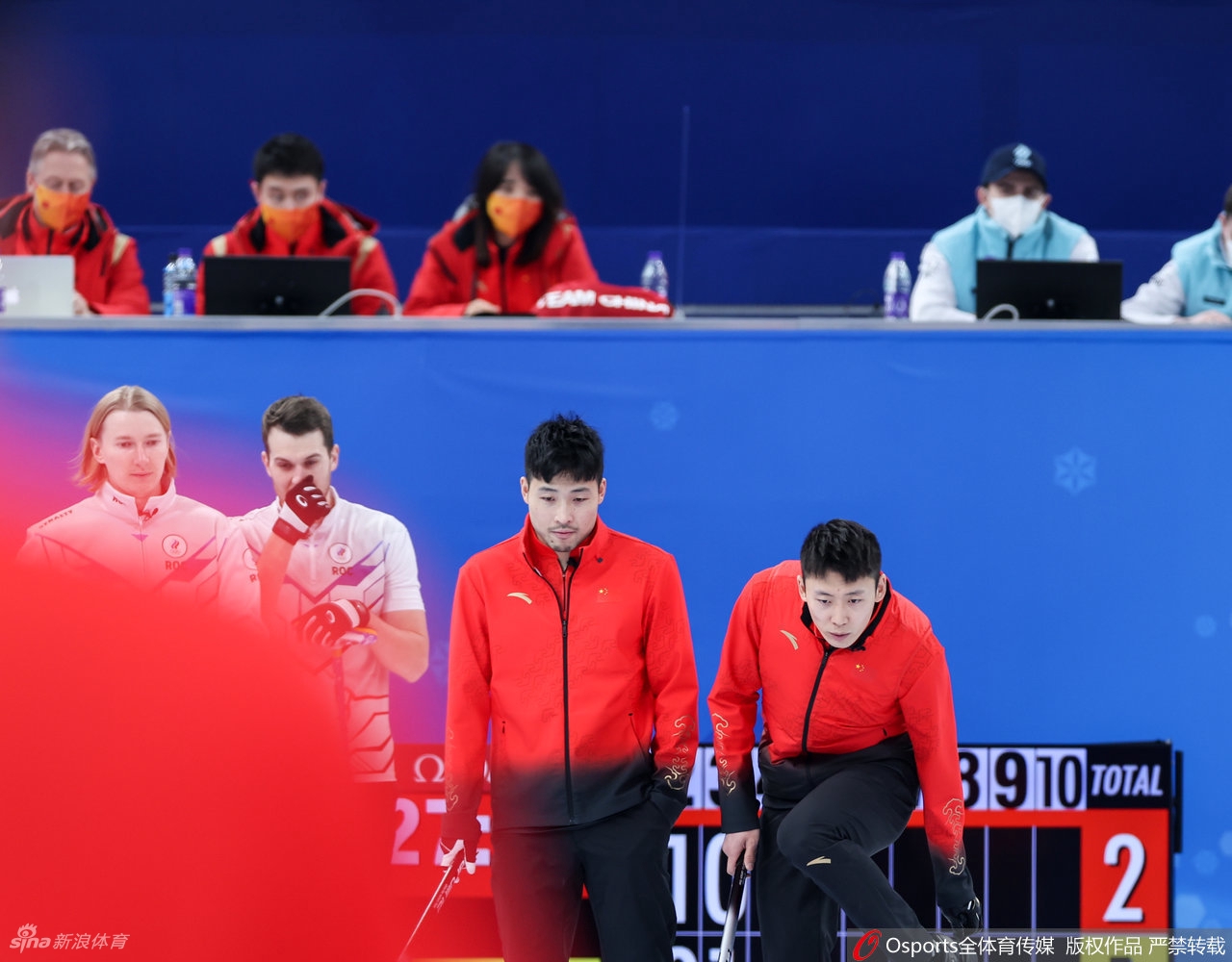 男子冰壶中国队4-7负俄罗斯