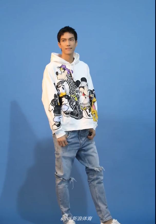 有型！国家田径队队员王宇晒帅照