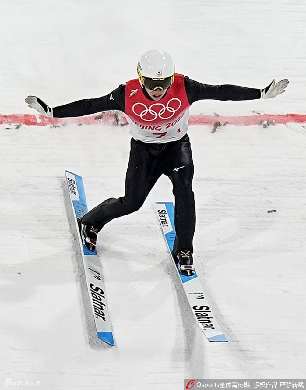 跳台滑雪男子团体赛奥地利夺金