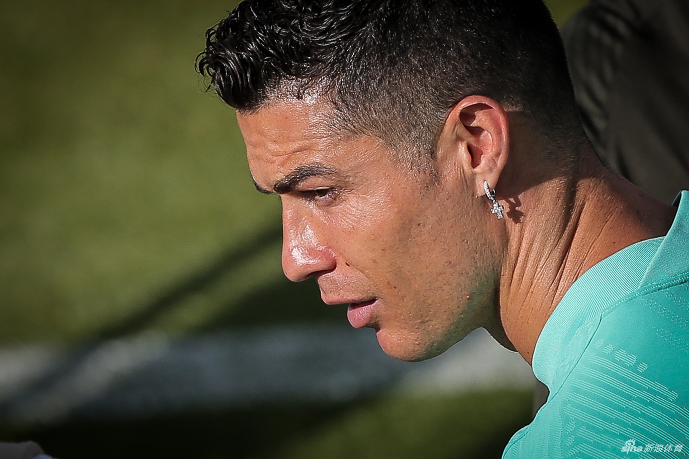 葡萄牙队训练备战欧洲杯 C罗成关注焦点