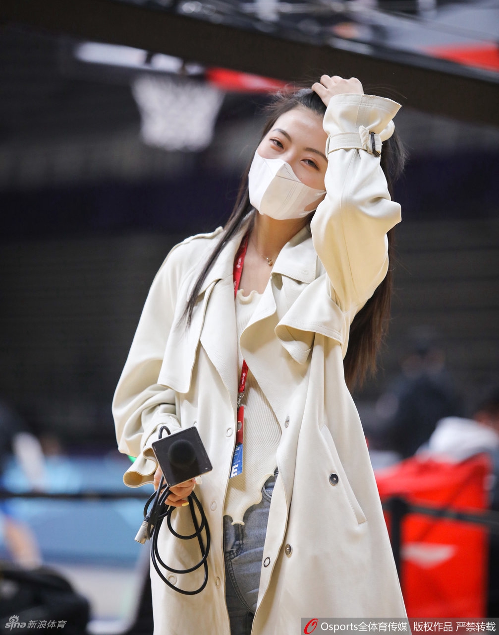 CBA场边的另一道风景线：篮球女记者的风采