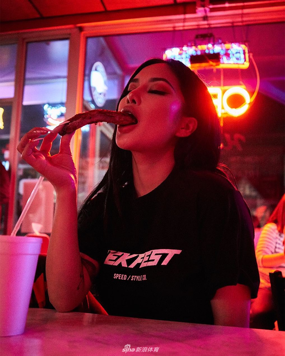 勇士性感模特女球迷私房写真