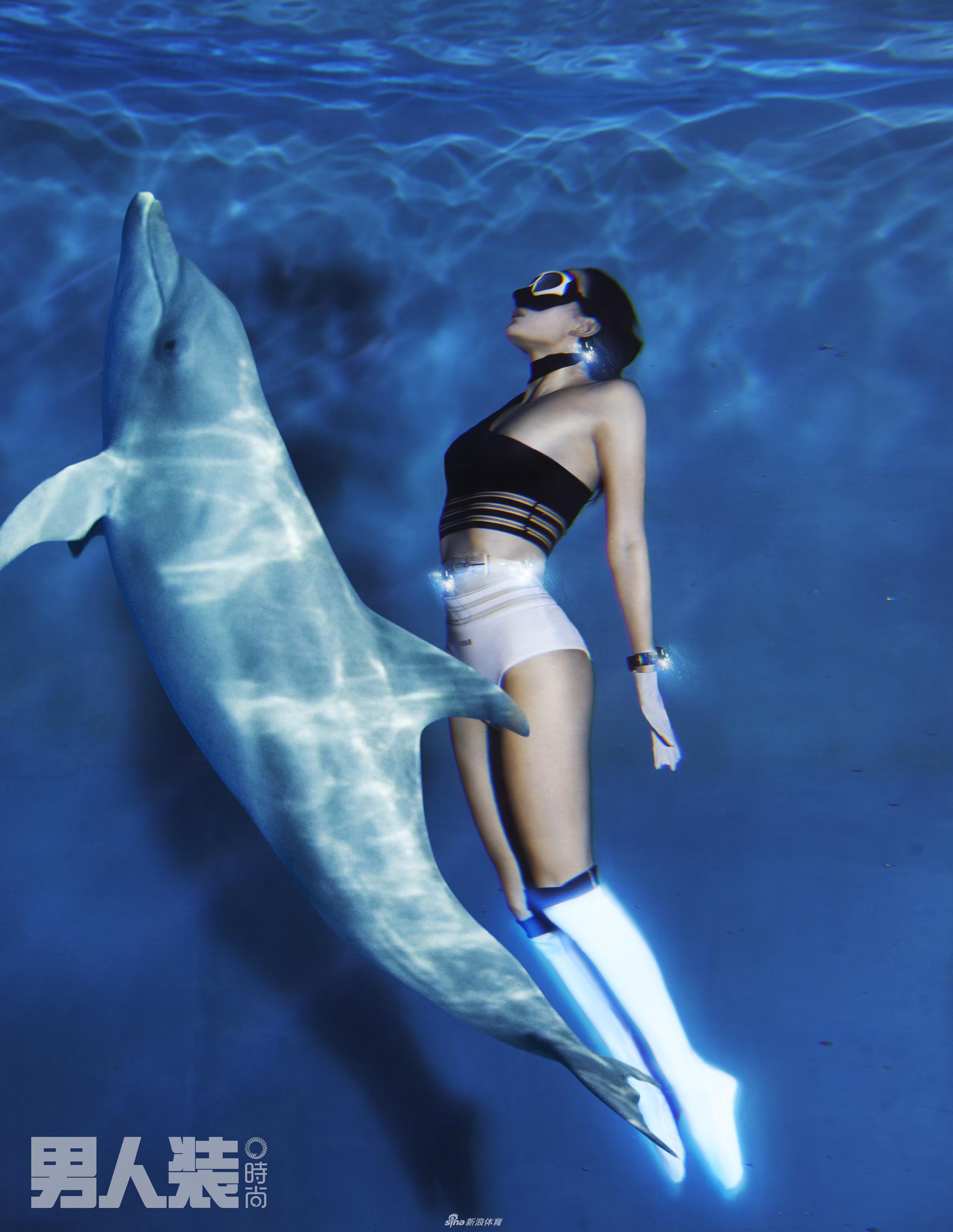 花游双骄蒋文文&蒋婷婷《男人装》写真