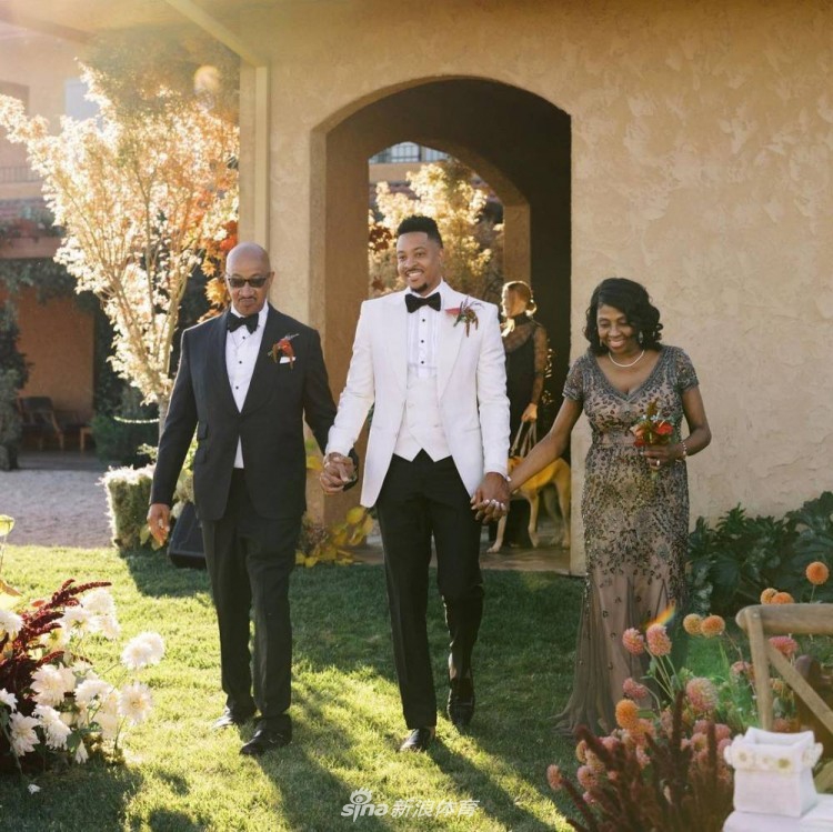 CJ-麦科勒姆晒婚礼现场照片