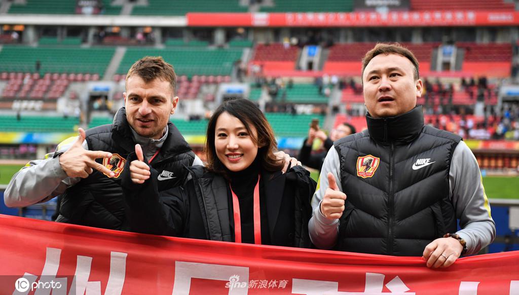 美女老总文筱婷回应于大宝:欢迎足球梦想少年来试训