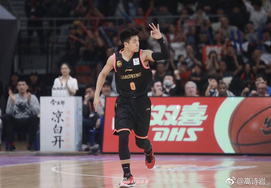 高诗岩变身搬砖工人养家糊口 向劳动人民致敬