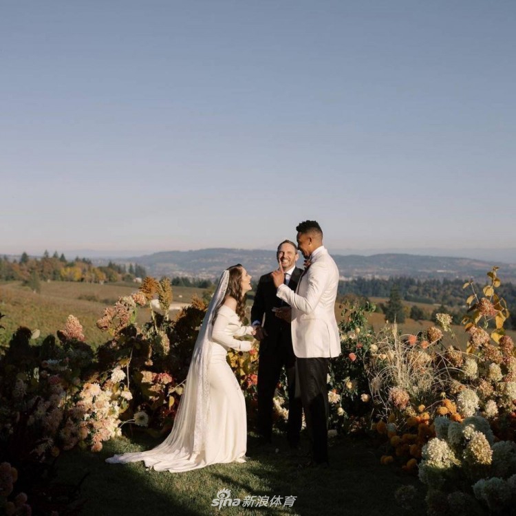 CJ-麦科勒姆晒婚礼现场照片