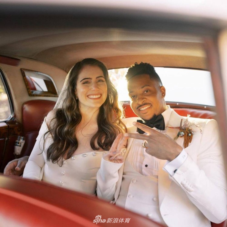 CJ-麦科勒姆晒婚礼现场照片