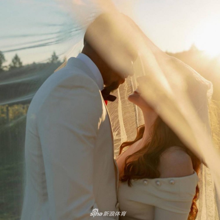 CJ-麦科勒姆晒婚礼现场照片