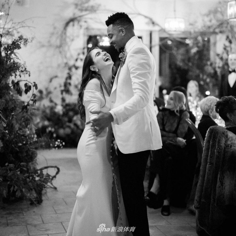 CJ-麦科勒姆晒婚礼现场照片