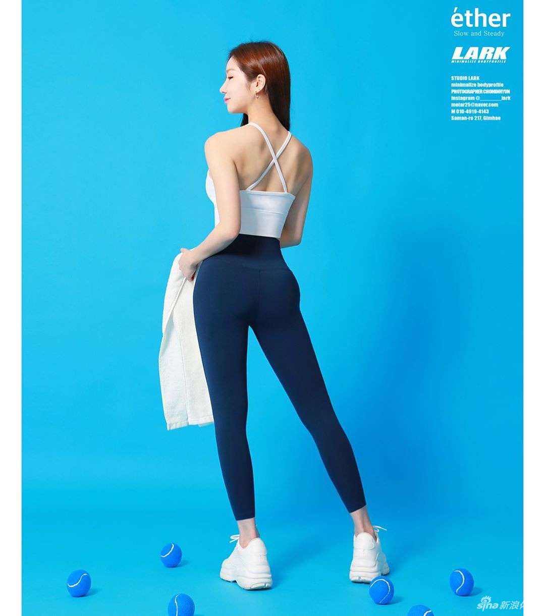 模特小美女爱健身秀一字马 这身材什么水平