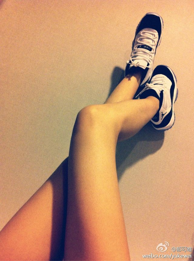 郁可唯美腿上热搜 她是铁杆乔丹粉丝