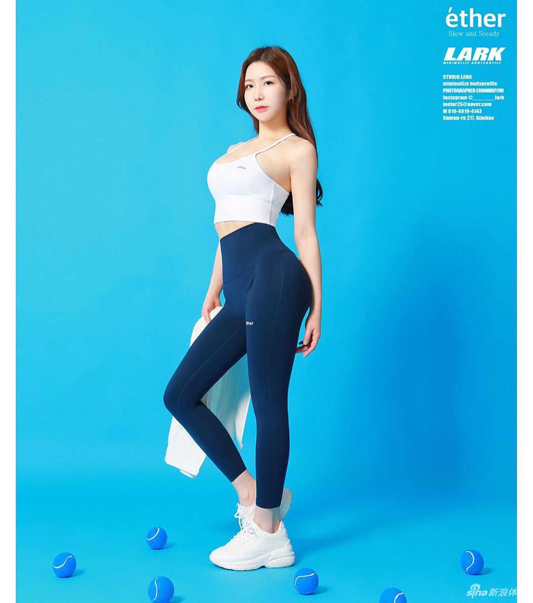 模特小美女爱健身秀一字马 这身材什么水平