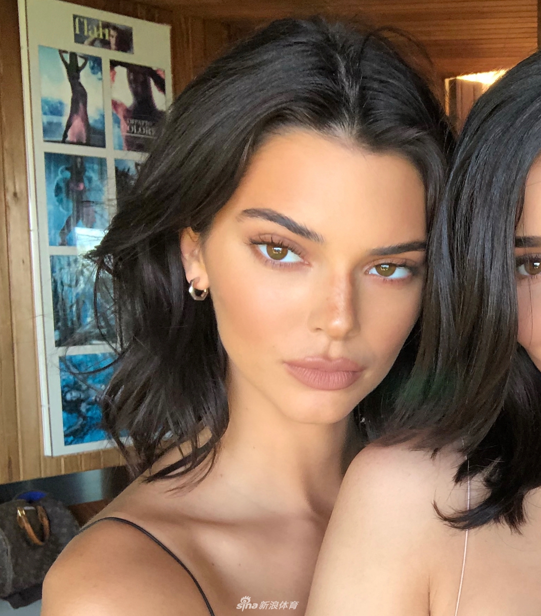 NBA新人王前女友米兰走秀 大长腿撩人