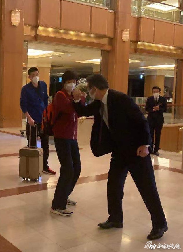 中国女排抵达日本参加测试赛 五一过招日本女排