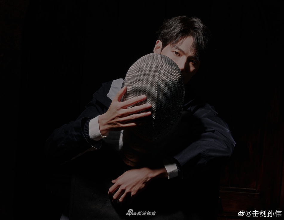 高颜值击剑冠军孙伟帅照 大长腿吸引众多粉丝垂涎