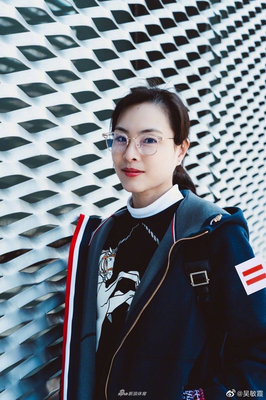 跳水皇后吴敏霞晒运动美照 提醒大家运动要拉伸