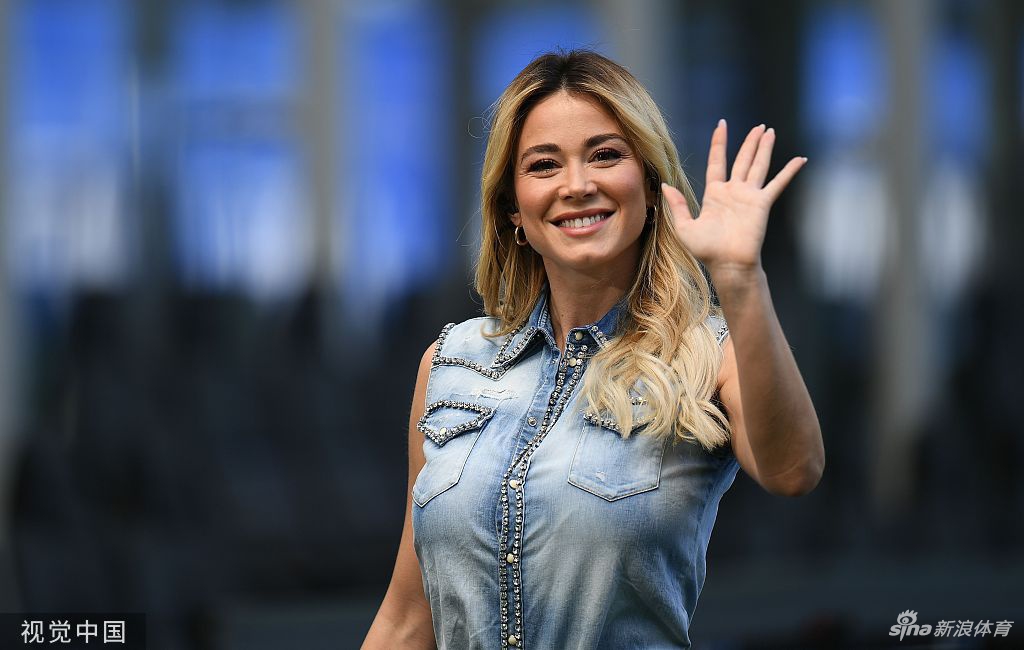 当红女主播报道国米相当抢镜 感受她的好身材