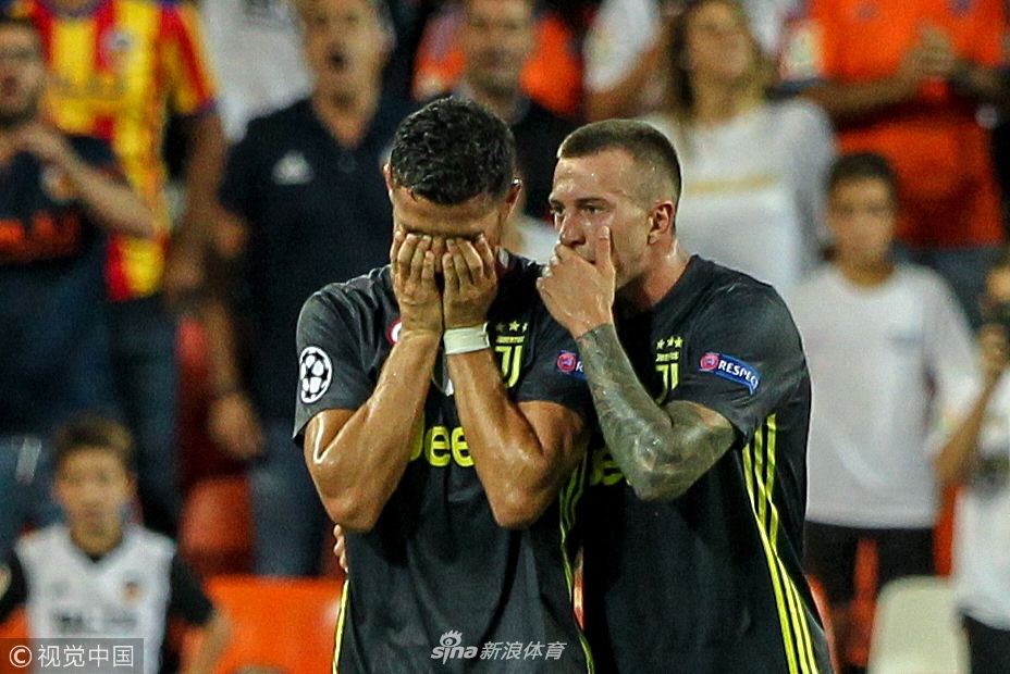 贝纳德斯基安慰C罗