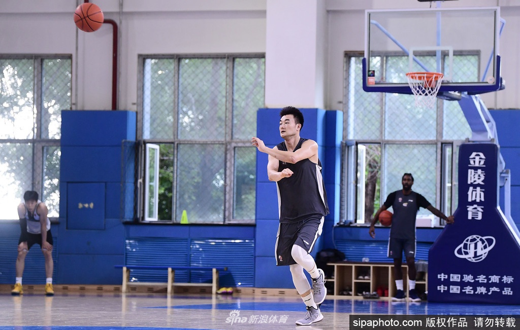 CBA复赛：辽宁男篮公开训练