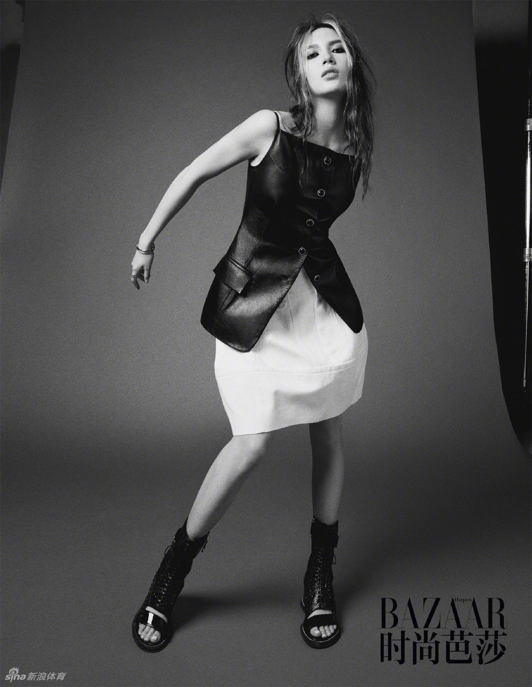 魅力四射！谷爱凌为时尚杂志拍摄封面写真
