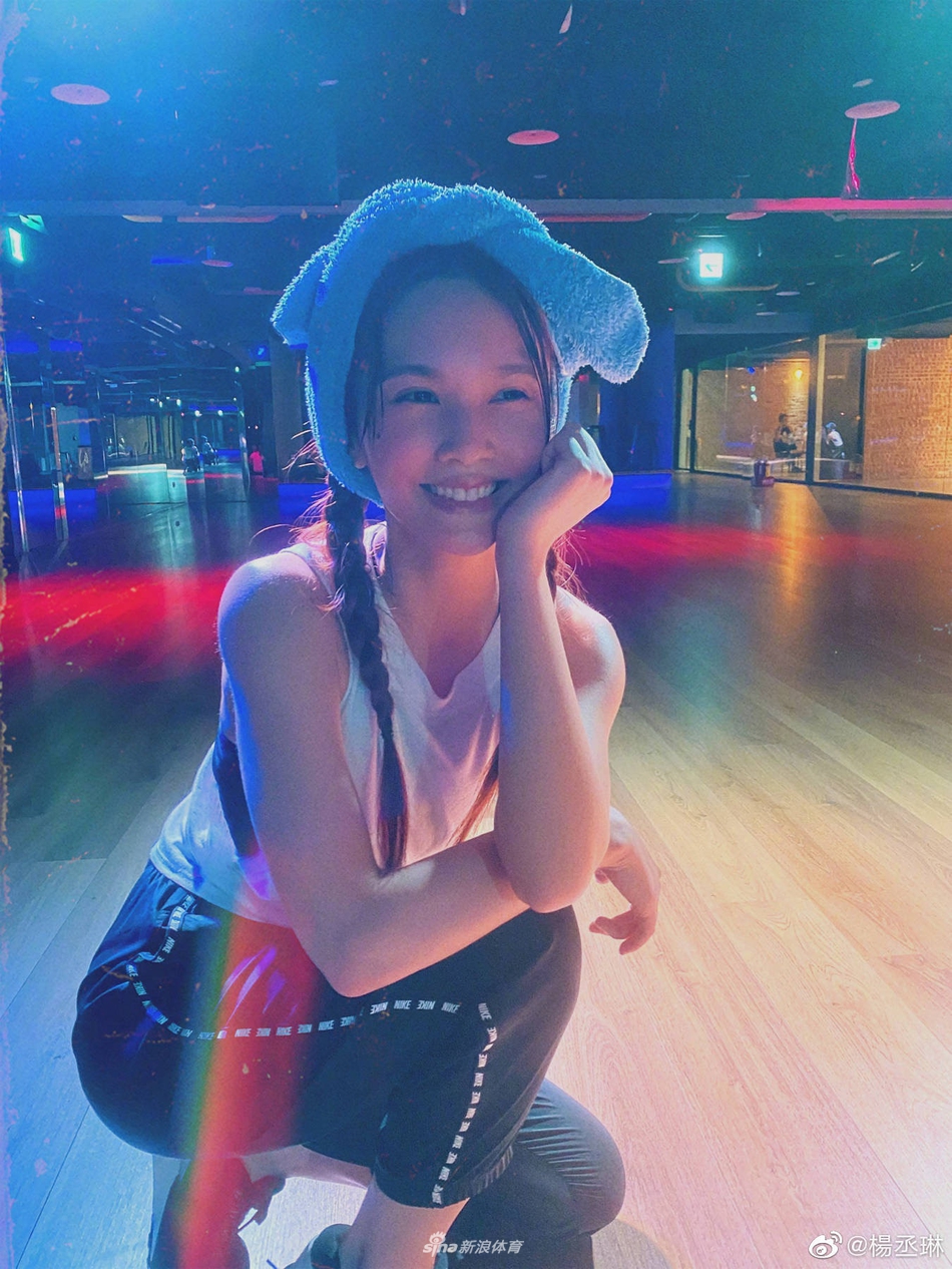 杨丞琳与陈妍希亲嘴照 一起健身Zumba香汗淋漓
