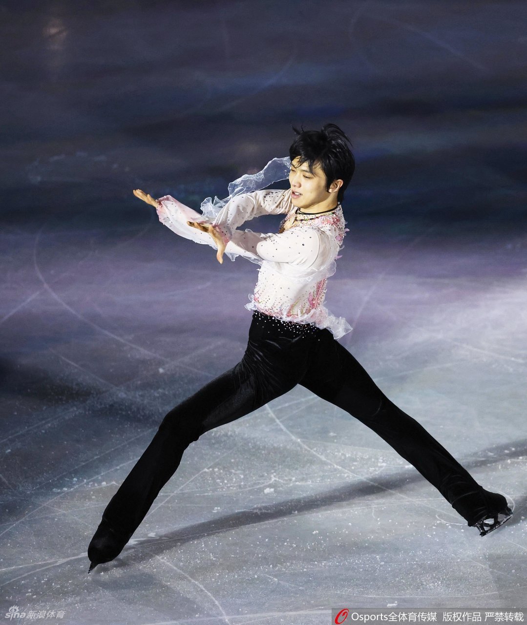 花滑表演赛羽生结弦演绎《春天来了》