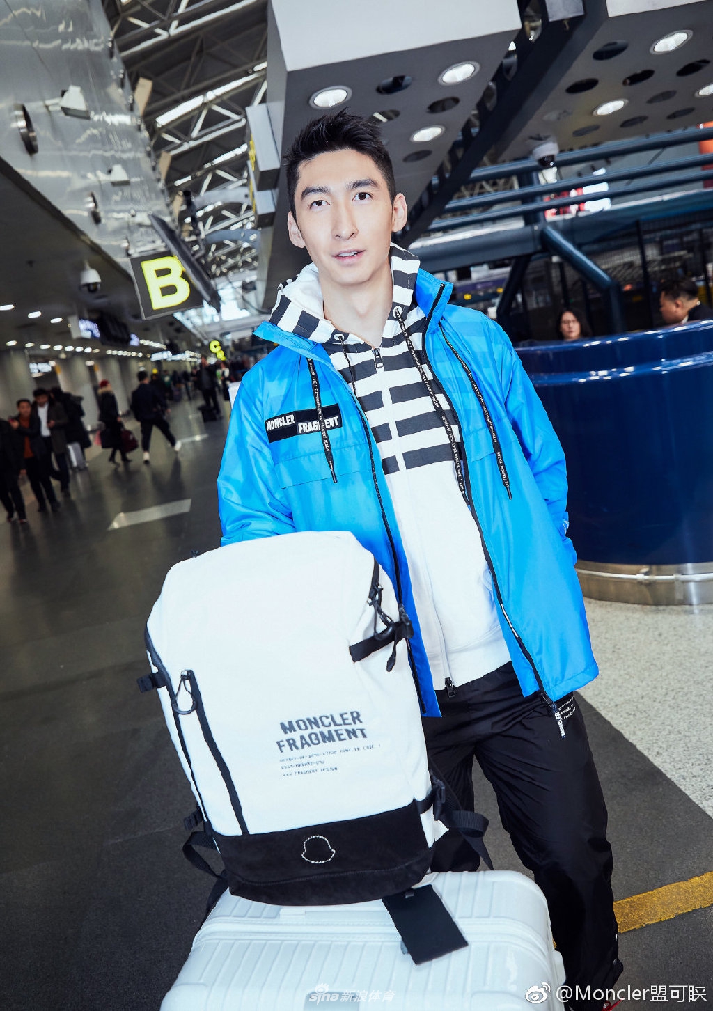 武大靖现身秋冬米兰时装周