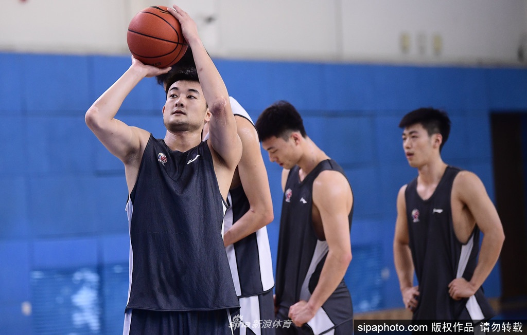 CBA复赛：辽宁男篮公开训练