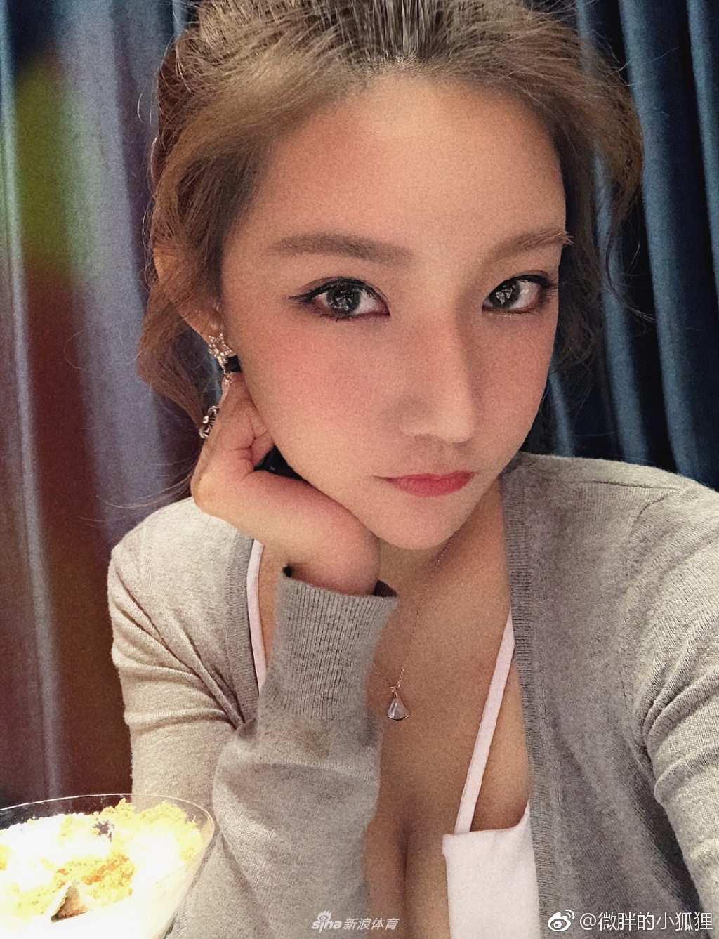 库里美女球迷身材犯规了!爱看球的小姐姐最美丽