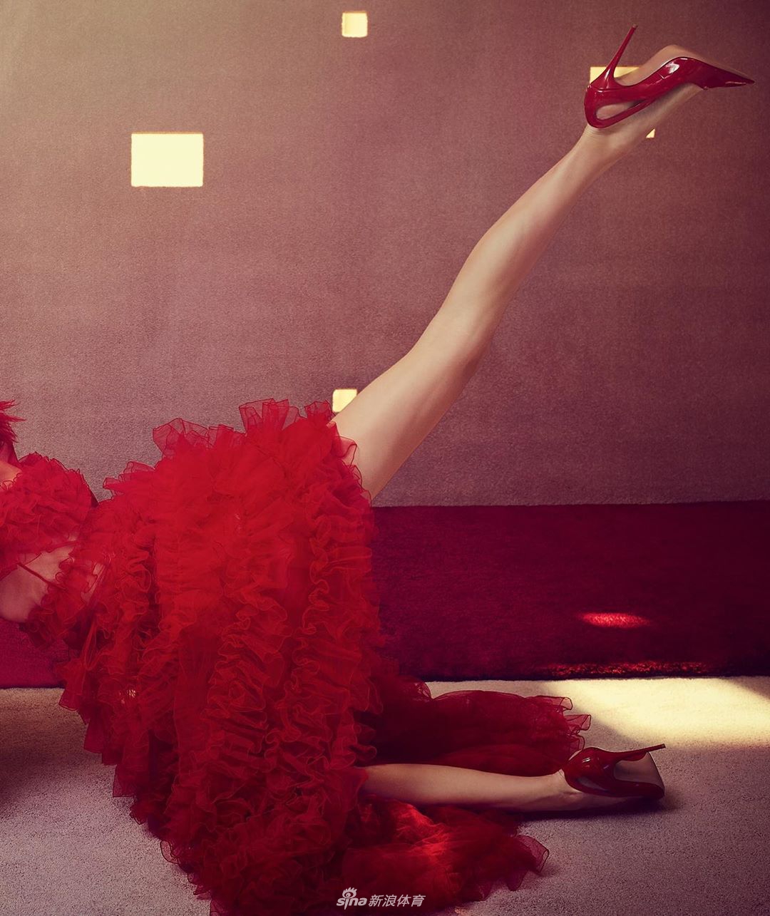 超模詹娜最新杂志写真 美腿满分诱惑