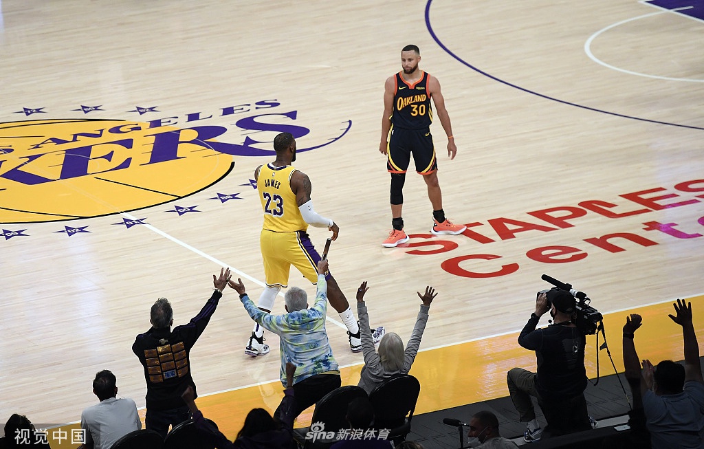 [NBA附加赛]湖人胜勇士晋级季后赛 詹姆斯砍三双