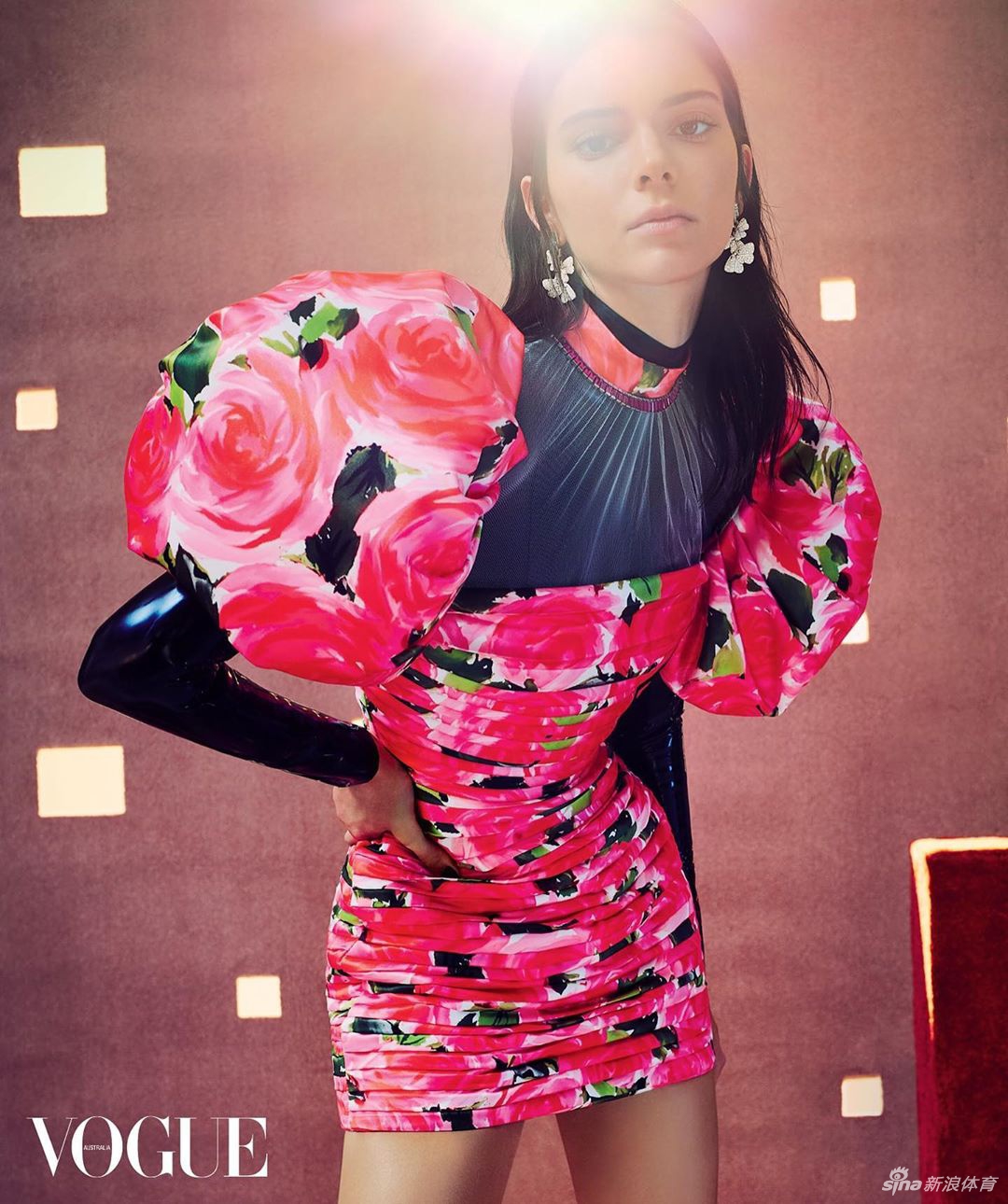 超级网红来了！76人球星西蒙斯女友詹娜杂志写真回顾