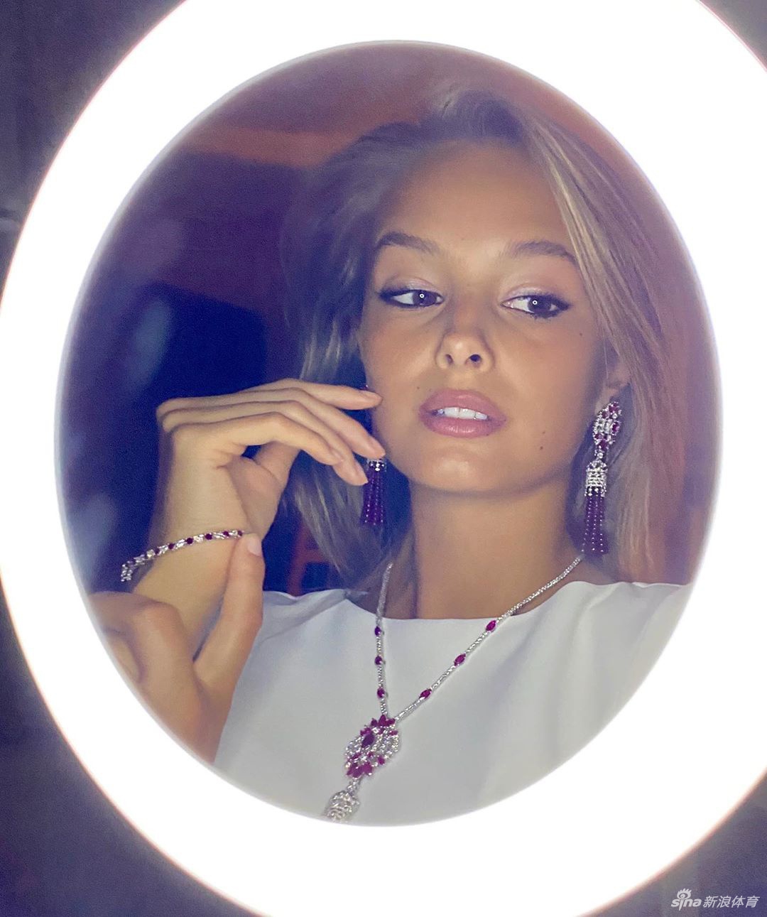 佩莱女友瓦尔加给男友送祝福:全家健康平安