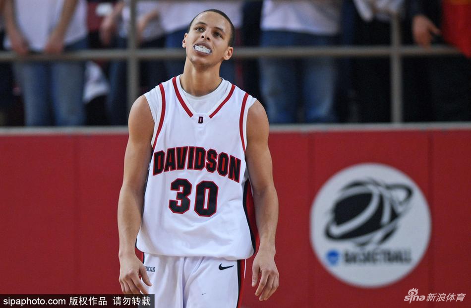 NBA球星大学时期青涩老照片 乔丹库里罗斯年少时光