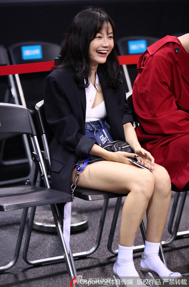 CBA新赛季首轮各地女球迷精选